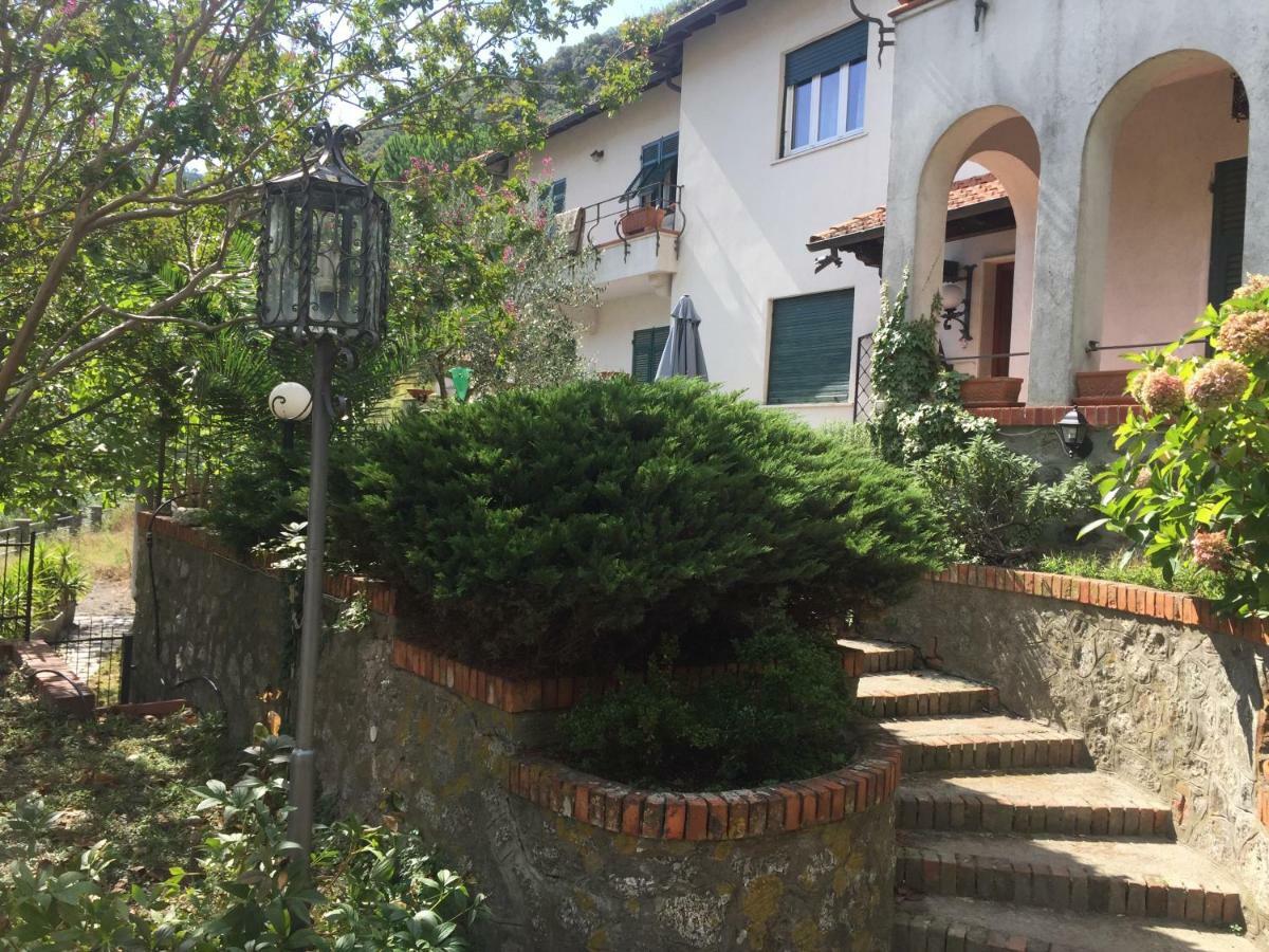 Appartamento in Villa a 5 KM dal mare Albisola Superiore Bagian luar foto